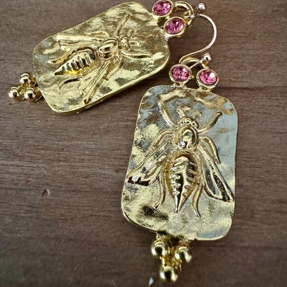 Cute Gold Plated Dangle Bee Earrings - Picture 4 of 4
